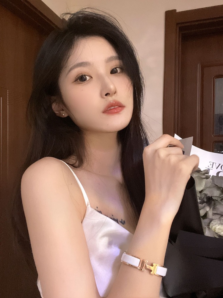 杨杨杨-黑龙江省·大庆市·萨尔图区-抖音,微博,某红薯-身高170,体重47kg
1⃣️会写文案,会p图,时间充裕
2⃣️学过摄影,做过多次约拍模特
3⃣️当过平模,礼仪小姐
4⃣️时间充裕,高效率高质量完成
5⃣️各种风格都可以,会根据风格调整妆容搭配