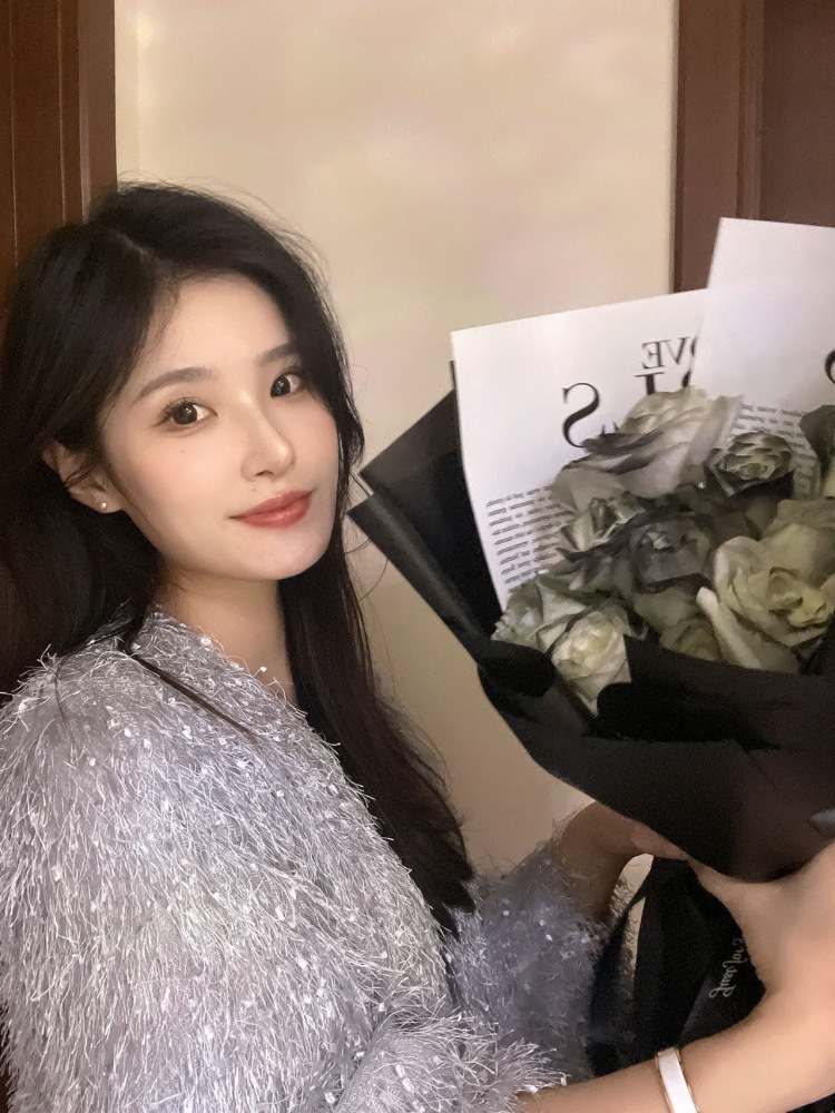 杨杨杨-黑龙江省·大庆市·萨尔图区-抖音,微博,某红薯-身高170,体重47kg
1⃣️会写文案,会p图,时间充裕
2⃣️学过摄影,做过多次约拍模特
3⃣️当过平模,礼仪小姐
4⃣️时间充裕,高效率高质量完成
5⃣️各种风格都可以,会根据风格调整妆容搭配