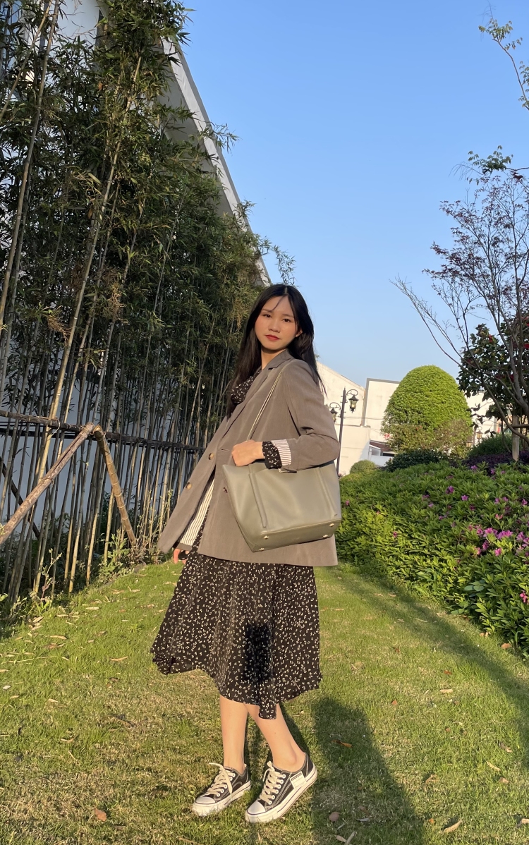 LIU-浙江省·温州市·瑞安市--喜欢穿搭,化妆,拍照,会p图调色,可接买家秀,置换,各位商家大大快找我合作吧