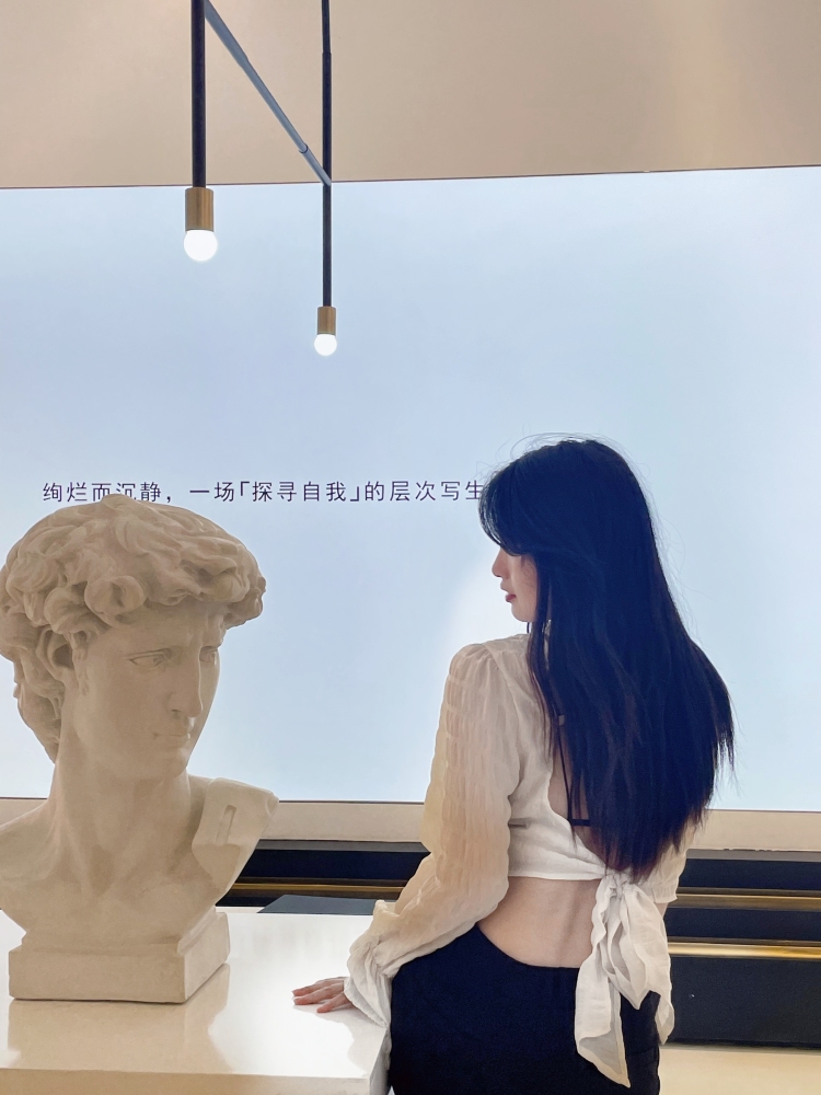 呀呀嘿嘿-河南省·南阳市·宛城区--大家好,平常特别喜欢拍照,和朋友一起去探店,而且对穿搭这块特别感兴趣,所以想要接单,希望有合适的来找我接单,身高168,体重102斤
