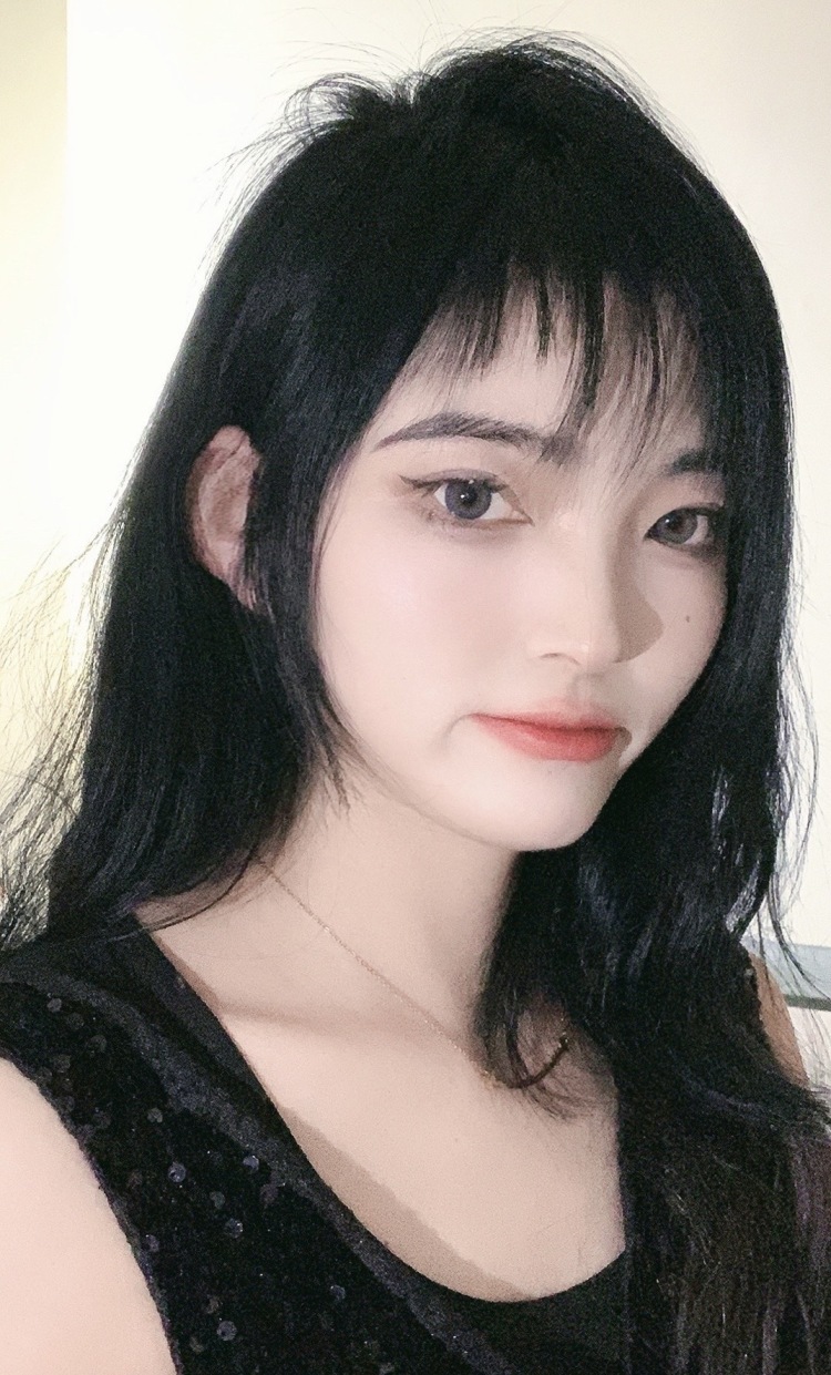 杨欣怡-内蒙古自治区·鄂尔多斯市·东胜区-抖音 -本人身高165 体重96斤 会拍照会修图做过主播带过货 短视频创作者 寄拍衣服鞋子包包首饰都可以