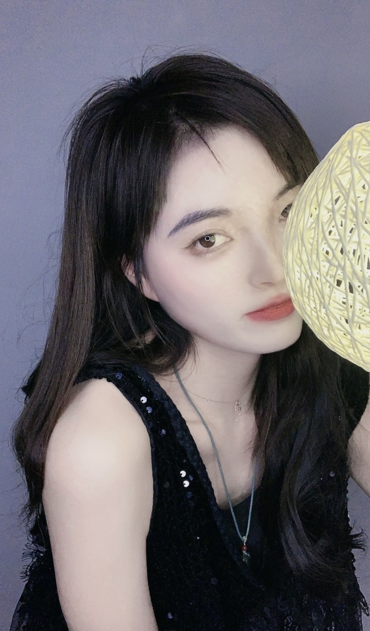 杨欣怡-内蒙古自治区·鄂尔多斯市·东胜区-抖音 -本人身高165 体重96斤 会拍照会修图做过主播带过货 短视频创作者 寄拍衣服鞋子包包首饰都可以