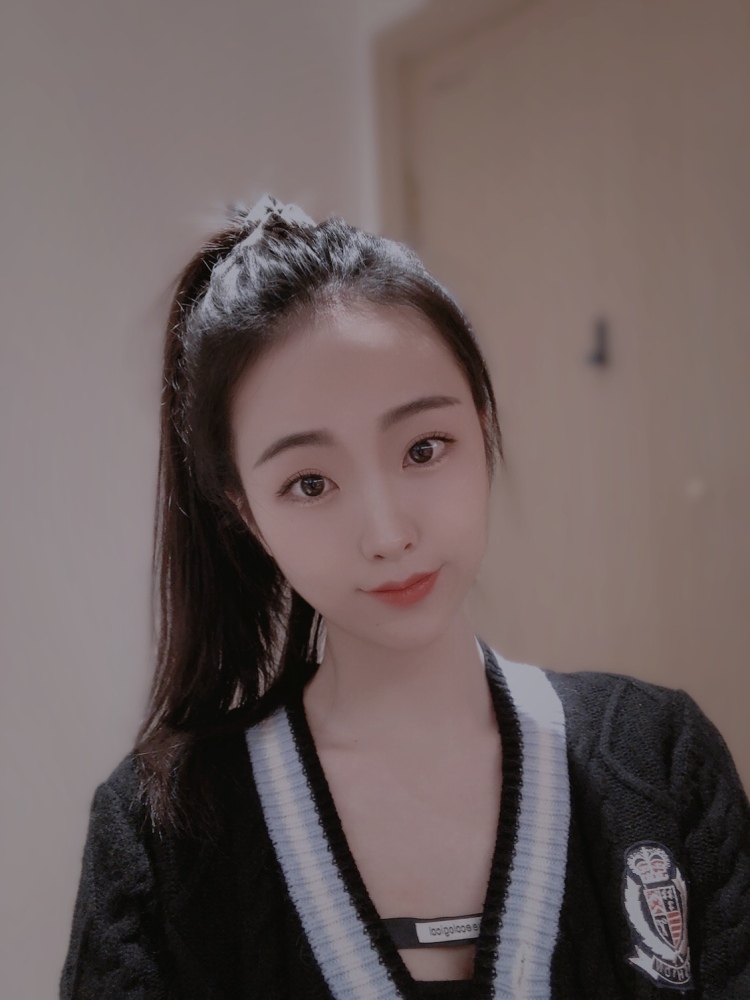 天才少女龙🌺-广东省·佛山市·禅城区--本人身高167-96斤，自己会修图，皮肤白。饰品，衣服，包包，鞋子都可接。