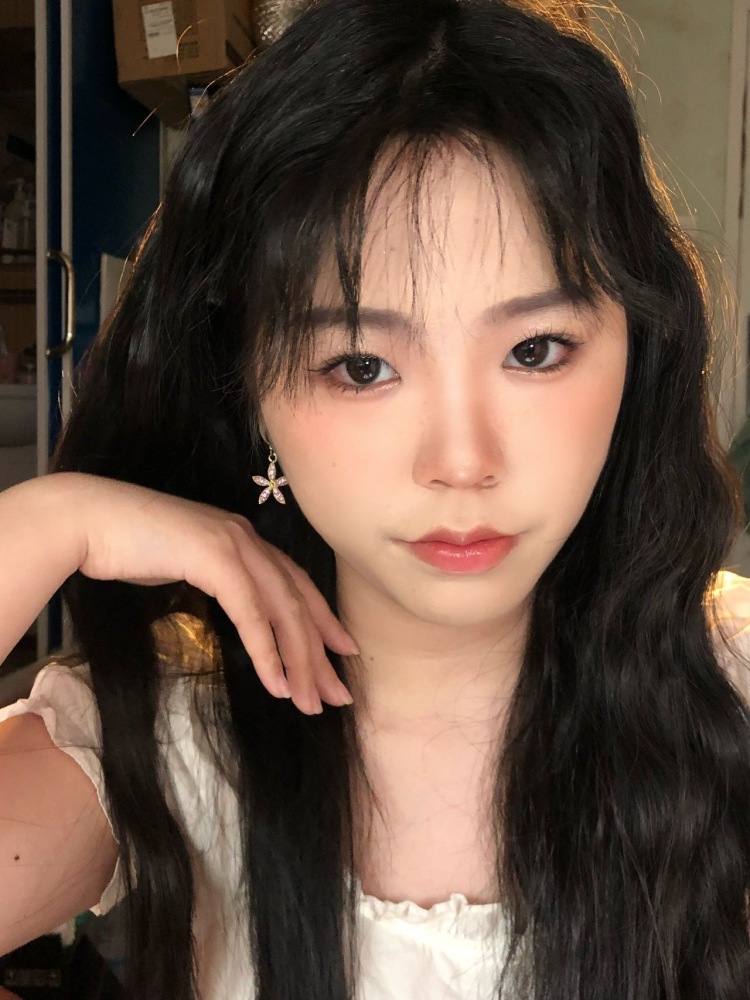ghost-河南省·郑州市·金水区--美妆护肤服饰都可以
卷发棒也行
有美瞳的单子最好不过了
身高163
22岁
体重52
