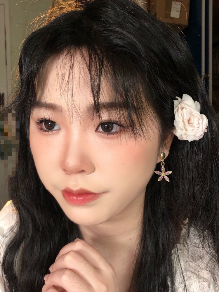 ghost-河南省·郑州市·金水区--美妆护肤服饰都可以
卷发棒也行
有美瞳的单子最好不过了
身高163
22岁
体重52