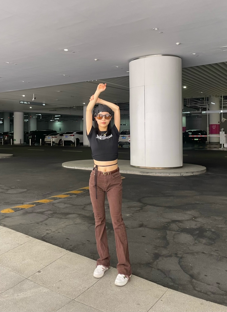 小小呀-湖南省·长沙市·开福区--非常喜欢拍照 很会p图 兼职模特
身高163 体重94
接寄拍 包包 衣服 鞋子 饰品
驾驭各种风格