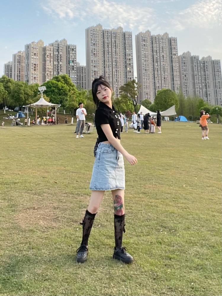小小呀-湖南省·长沙市·开福区--非常喜欢拍照 很会p图 兼职模特
身高163 体重94
接寄拍 包包 衣服 鞋子 饰品
驾驭各种风格