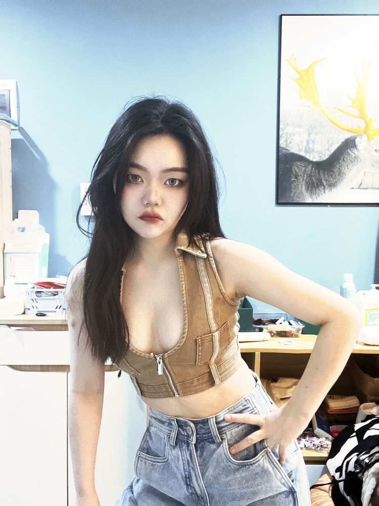 I-湖南省·长沙市·岳麓区--165/98 舞蹈老师 
平常会拍很多美美的照片
接衣服 美瞳等
认真对待 真诚合作