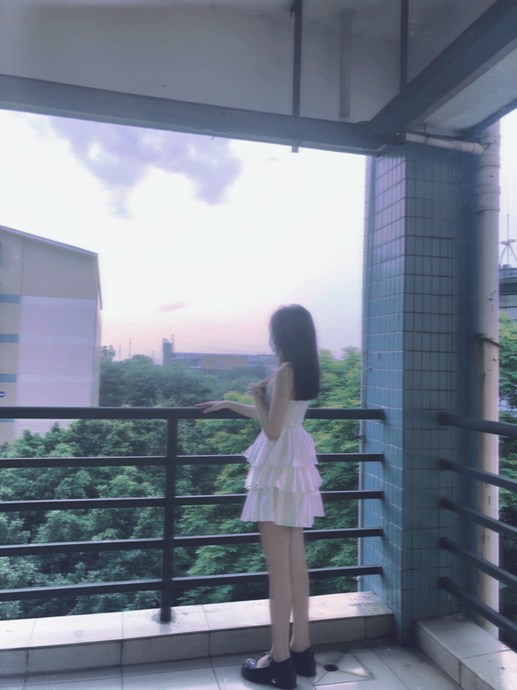 ʚɞ-广东省·佛山市·南海区--我是一个大一在校大学生,平常有很多空闲时间,喜欢拍照会ps,身高165体重45。需要的商家可以长期合作
