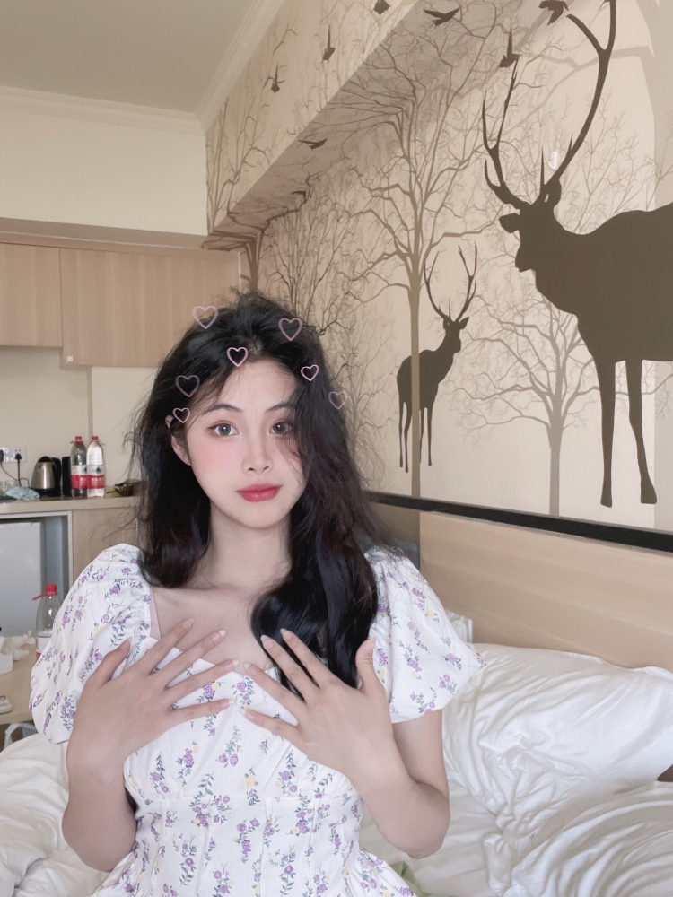 ʚɞ-广东省·佛山市·南海区--我是一个大学生,日常喜欢拍照。会修图会调滤镜。身材好165 90斤。接寄拍,可长期合作