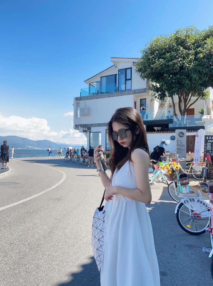 柚子味儿的可乐💕-上海市·上海市·松江区-某红薯,抖音,微博-热爱生活,热爱自己,喜欢研究穿搭和美妆的cool girl,希望能够通过镜头传递这个世界上所有的温暖的美好~身高160 45kg
接寄拍和合作~
