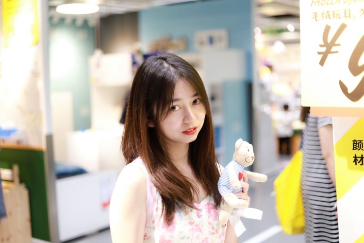 柚子味儿的可乐💕-上海市·上海市·松江区-某红薯,抖音,微博-热爱生活,热爱自己,喜欢研究穿搭和美妆的cool girl,希望能够通过镜头传递这个世界上所有的温暖的美好~身高160 45kg
接寄拍和合作~