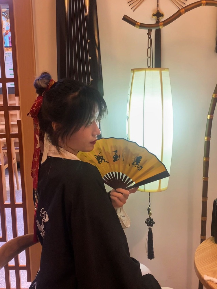 .-广西壮族自治区·南宁市·西乡塘区--一个在校大学艺术生 身高167 体重95  擅长画画  喜欢拍照  很好说话的  什么风格都愿意尝试  因为专业学的就是艺术这方面  所以对自己的照片还是有点点小要求的  绝对包满意！
