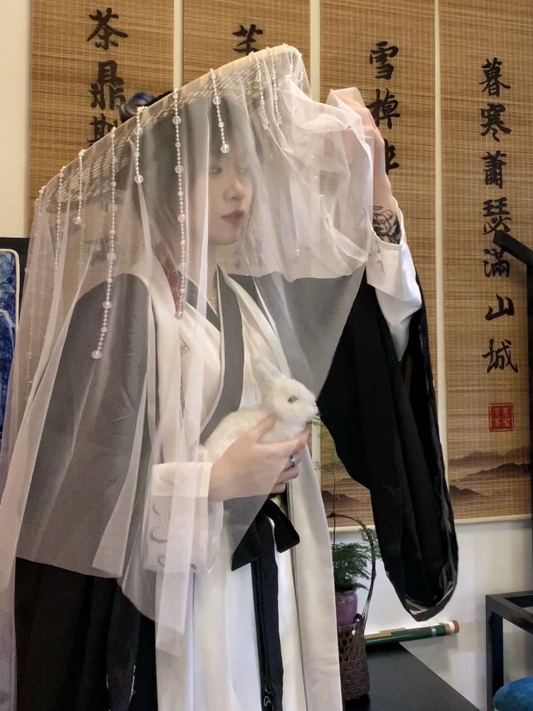 .-广西壮族自治区·南宁市·西乡塘区--一位在校大学艺术生 身高167 体重95 擅长绘画设计 喜欢拍照 风格多变 很好沟通的