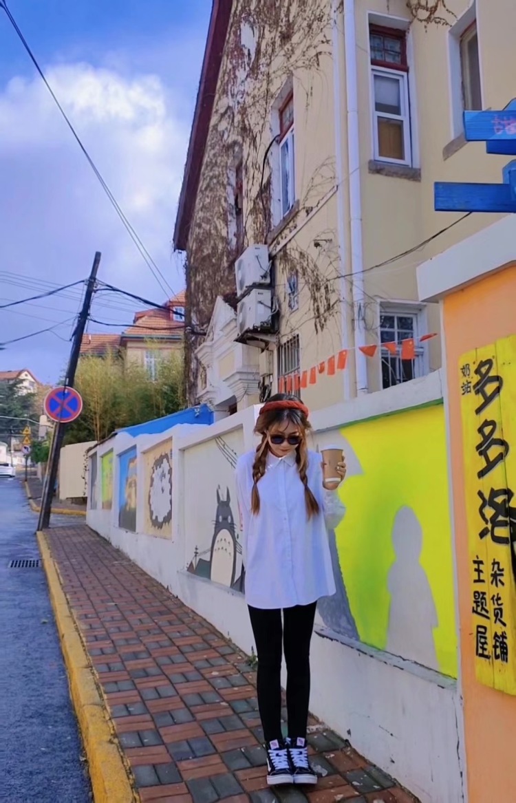 傻子-上海市·上海市·青浦区-抖音 微博 快手-接寄拍啦（服装 配饰 化妆品等等）
本人擅长 化妆 穿搭 摄影 p图 耳洞多
有一定的审美能力
希望能多多合作