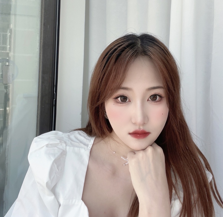 Eliauk-吉林省·长春市·朝阳区--以前兼职过网拍模特 身高163 体重98 希望能够接到一些寄拍或者瞳模 有意可以沟通 谢谢
