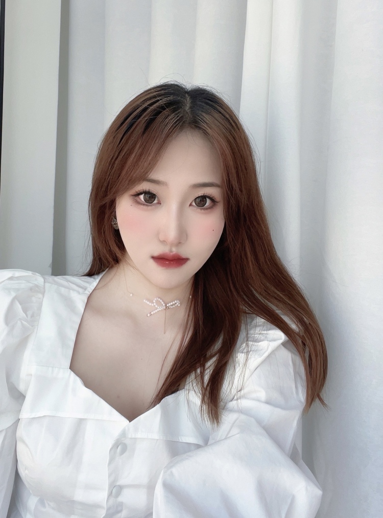 Eliauk-吉林省·长春市·朝阳区--以前兼职过网拍模特 身高163 体重98 希望能够接到一些寄拍或者瞳模 有意可以沟通 谢谢