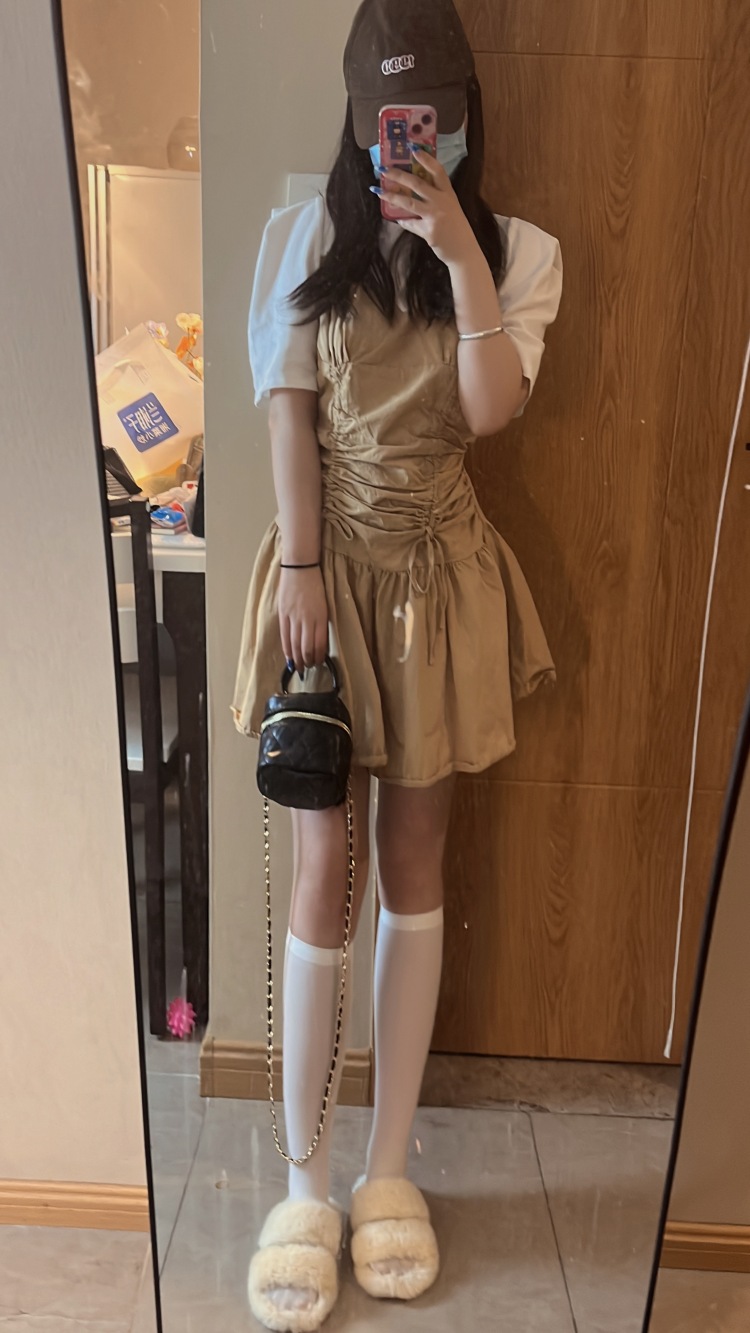 🐰-陕西省·西安市·莲湖区--喜欢穿搭，喜欢时尚，风格不被定义，想接一些寄拍，正常风格都能接受，非正常勿扰，谢谢大家