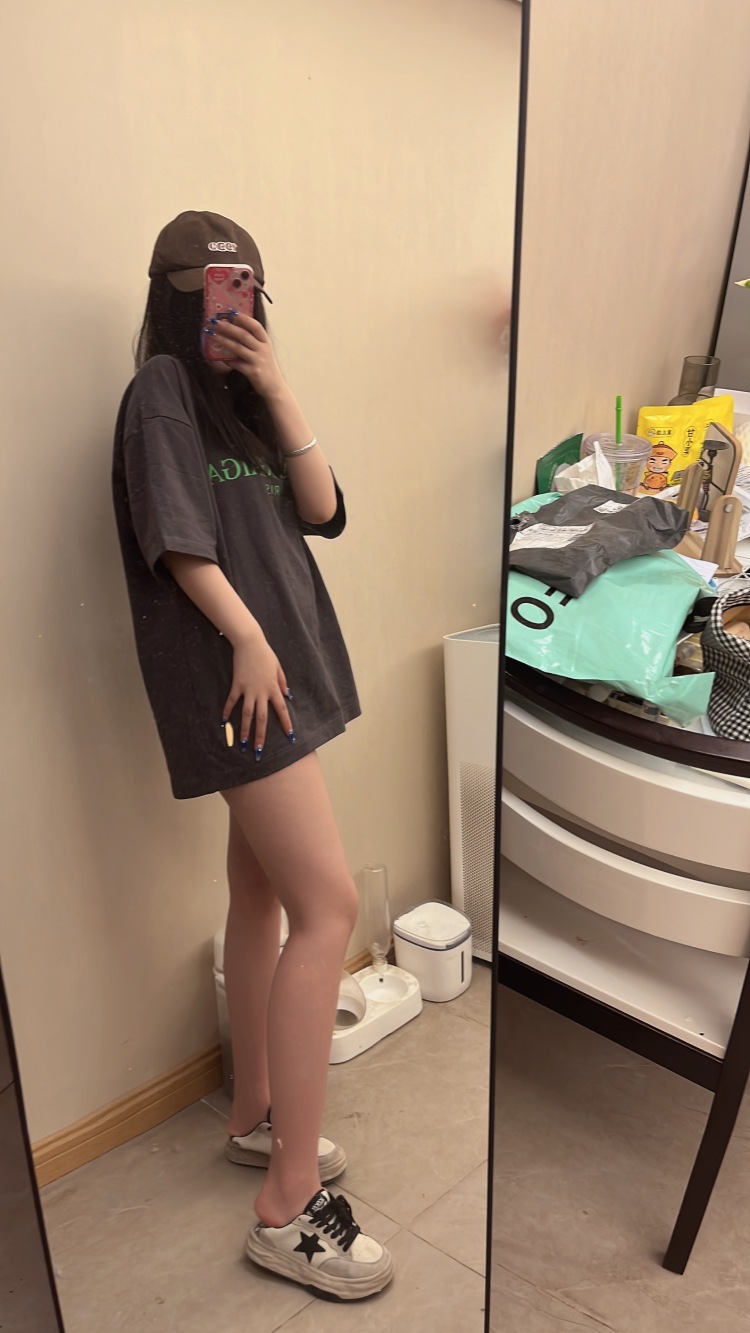 🐰-陕西省·西安市·莲湖区--喜欢穿搭,喜欢时尚,风格不被定义,想接一些寄拍,正常风格都能接受,非正常勿扰,谢谢大家