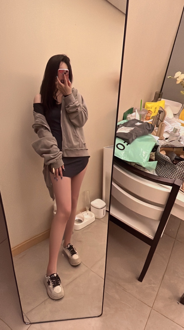 🐰-陕西省·西安市·莲湖区--喜欢穿搭,喜欢时尚,风格不被定义,想接一些寄拍,正常风格都能接受,非正常勿扰,谢谢大家