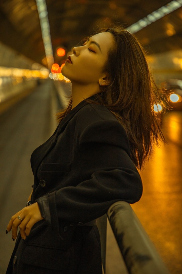Serena-浙江省·绍兴市·诸暨市--爱拍照,热爱酷、辣风格,身高171cm,体重105斤,可接买家秀、主图、小视频等
