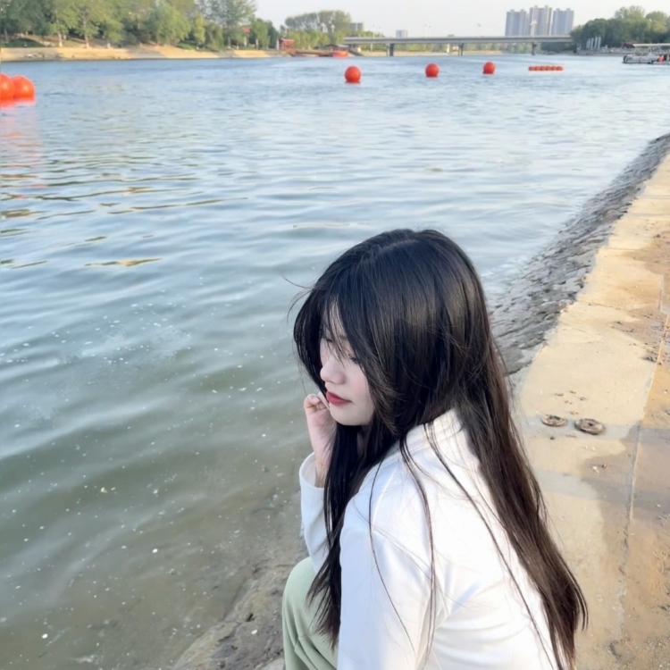 YKxin-河南省·漯河市·郾城区-抖音、微博、快手、小红薯-大家好！我是xinxin
一名新人～
美术专业
身高163 体重52斤
喜欢拍照 穿搭 化妆 开箱种草、实物测评
会p图、视频剪辑等
接寄拍 衣服鞋子饰品都可以～
    送拍  美瞳
会一点PR、P