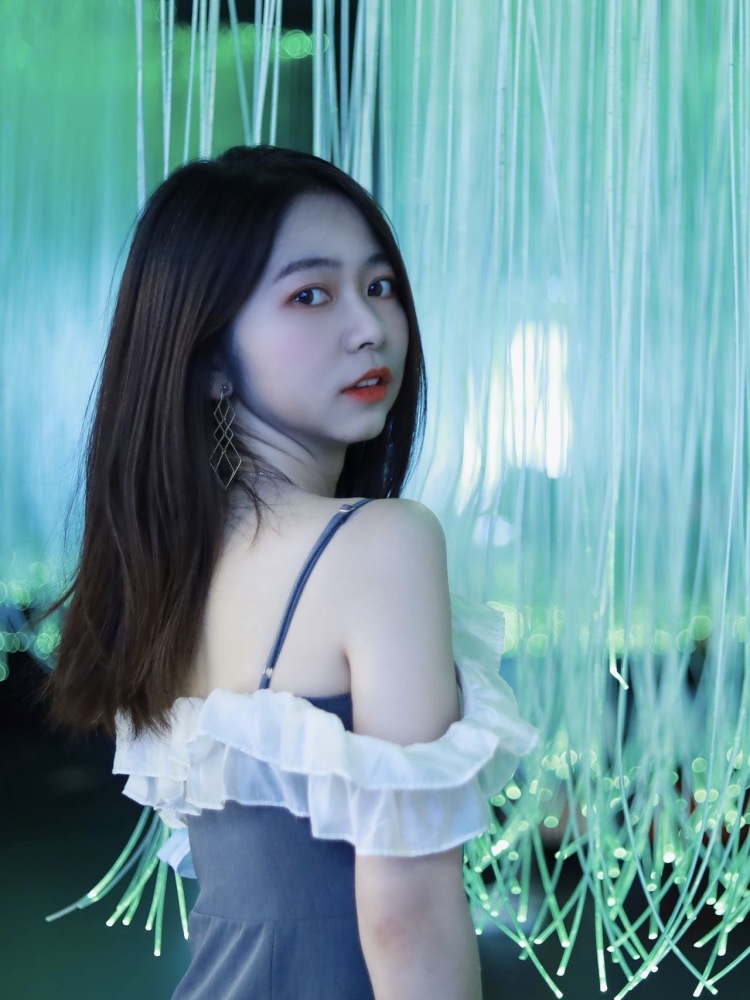 柚子味儿的可乐💕-上海市·上海市·松江区-某红薯,抖音,微博-身高160 体重45,平时也会帮朋友拍很多客片,喜欢拍照摄影~