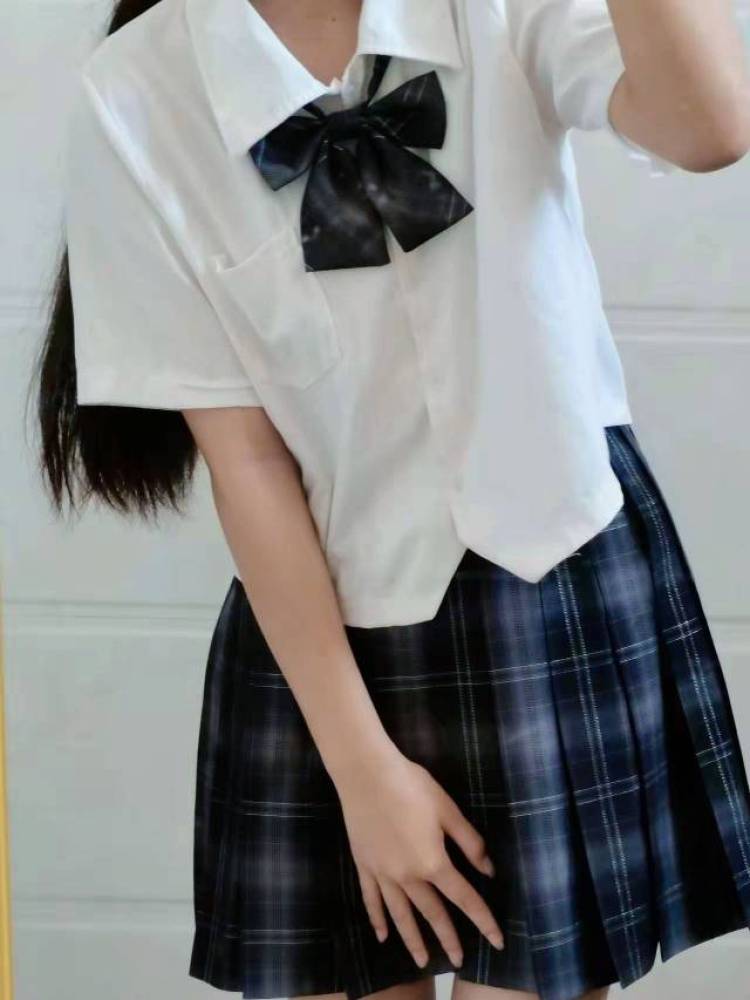 yangM.-广东省·佛山市·南海区-抖音某红薯-一个在线女大学生，日常穿搭分享，日常饰品分享，会拍照会修图，一个全能的npc
