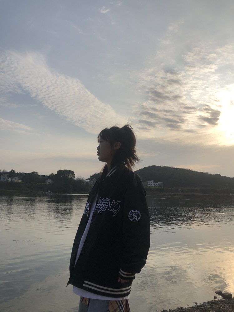 小小呀-湖南省·长沙市·开福区--很会拍照p图
什么风格都可以驾驭
可接 衣服 包包 饰品
选我准没错