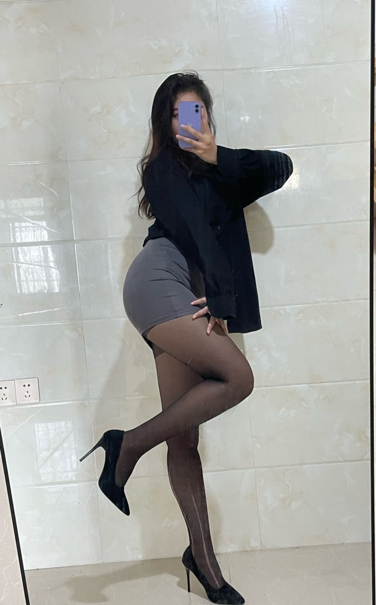 婉君仙女.-福建省·厦门市·海沧区-WOXIANGNILE4626-身高170体重115 会穿10厘米高跟鞋 擅长拍照p图 能驾驭各种风格 会化妆仿妆 给自己做造型 想做网红 可以接受买家秀 免费试用等