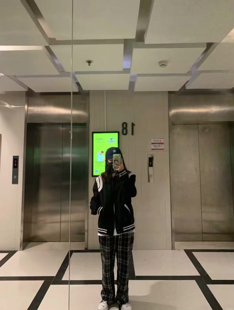 Mᴀʀᴄʜ.-内蒙古自治区·呼和浩特市·新城区--时间较自由 可接寄拍送拍、买家秀、开箱评测、喜欢拍照会修图 年龄21身高166体重97长期合作更好详情请私聊！