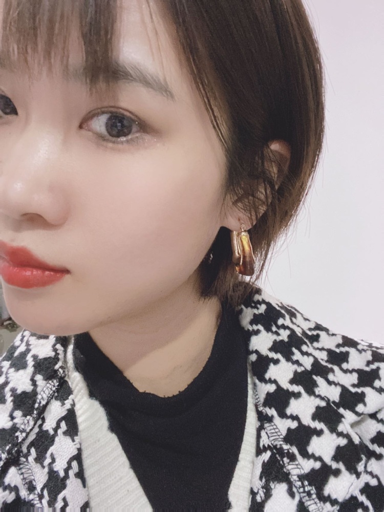 徐志慧-江苏省·南京市·建邺区-抖音 微博 某红薯 咸鱼-喜欢拍照P图时间多,做珠宝带货的,会说话写测评什么的欢迎来约,接各品类各风格寄拍,本地约拍,拒绝暴露私房内衣。