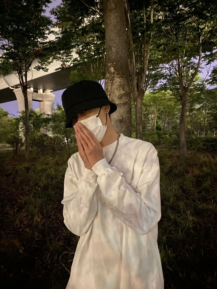 三亿77-河南省·洛阳市·涧西区-抖音-本人年龄20,身高181,体重60kg,接男装寄拍、卖家秀、买家秀、淘宝,风格以嘻哈街头为主,有需要的话风格可多变(不露全脸),有摄影师,可以快速完成作品,可长期合作
