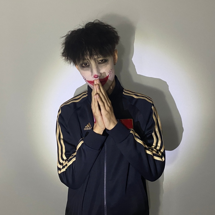 三亿77-河南省·洛阳市·涧西区-抖音-本人年龄20,身高181,体重60kg,接男装寄拍、卖家秀、买家秀、淘宝,风格以嘻哈街头为主,有需要的话风格可多变(不露全脸),有摄影师,可以快速完成作品,可长期合作