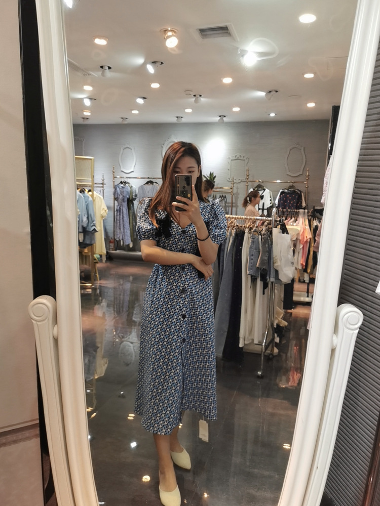 小艺儿-江苏省·扬州市·广陵区--接寄拍,衣服,饰品,平时喜欢拍照片,身高165。体重100斤