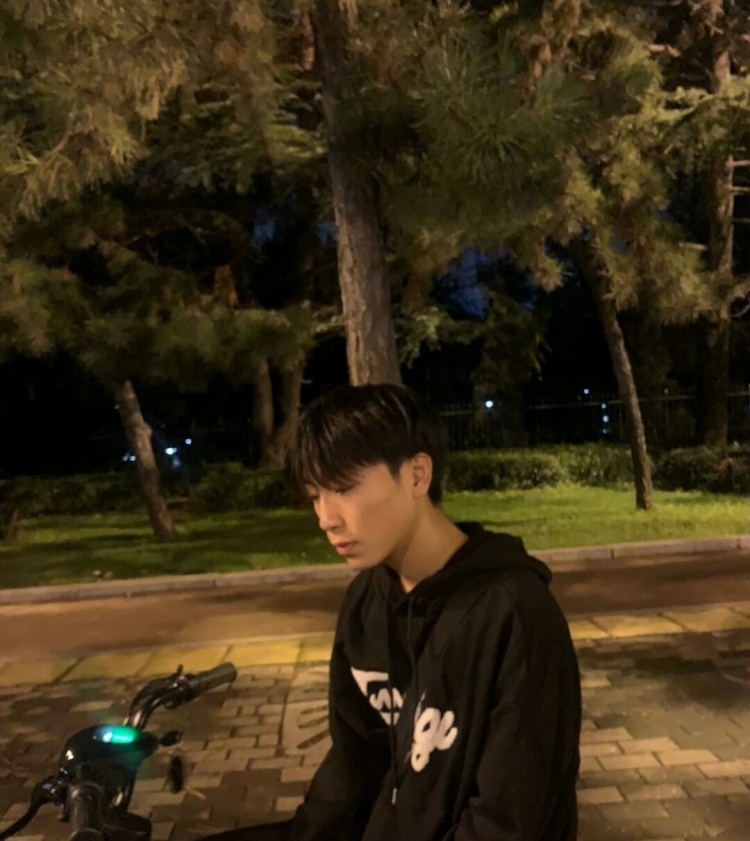 shut up.-山东省·济南市·莱芜区-快手-接买家秀寄拍,身高172体重110斤,会拍照p图 风格不限,任何风格都可以驾驭,时间充足,质量高。