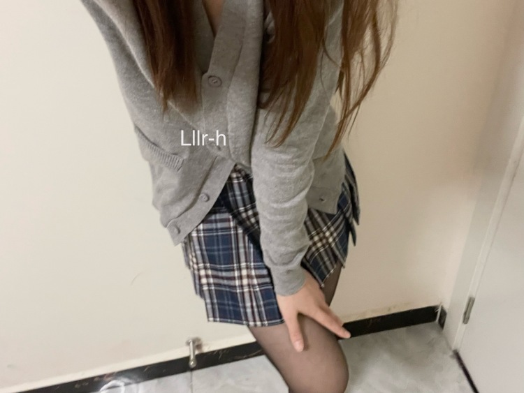 Lllr-h-河南省·郑州市·中原区--身高168 体重110 接寄拍 限常规衣服 化妆品 包包 口红 美瞳 装饰品 手机壳 等 一组费用80起