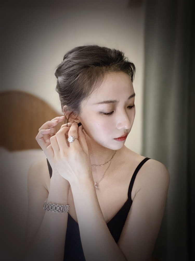 Linna-辽宁省·沈阳市·沈河区-抖音，某红薯，美图秀秀。-买家秀、短视频创作、寄拍、开箱测评等。出图快，有契约精神，美术老师，审美好，有网感。