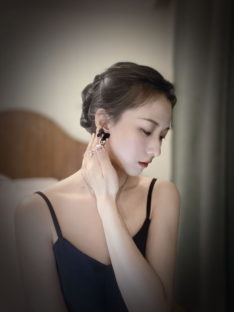 Linna-辽宁省·沈阳市·沈河区-抖音，某红薯，美图秀秀。-买家秀、短视频创作、寄拍、开箱测评等。出图快，有契约精神，美术老师，审美好，有网感。