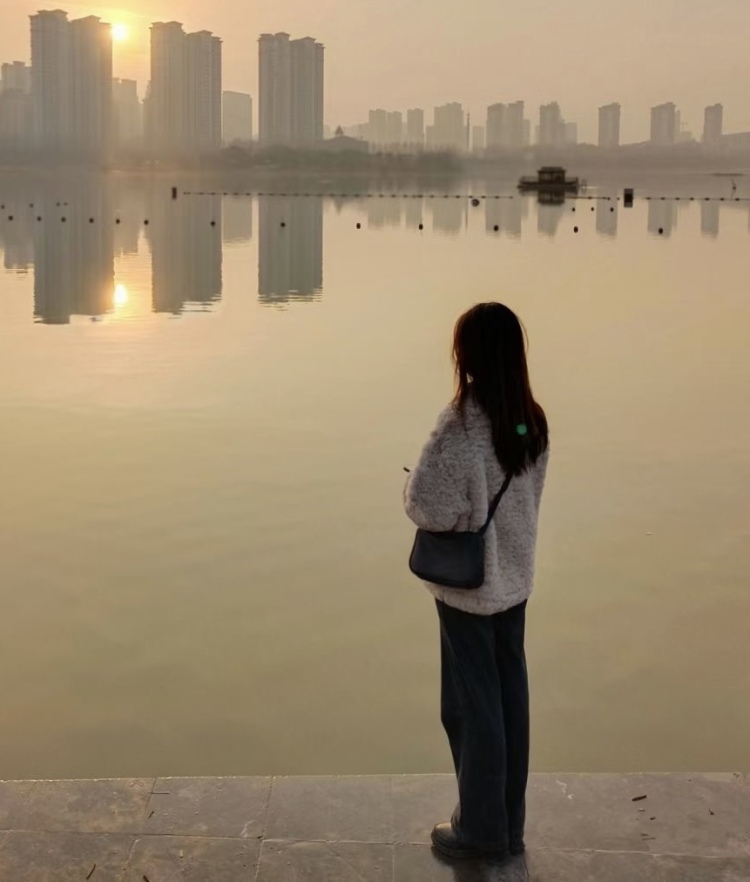 Yuhan.-安徽省·宿州市·埇桥区--接寄拍 身高160体重45kg 会化妆 风格都可 欢迎找我合作