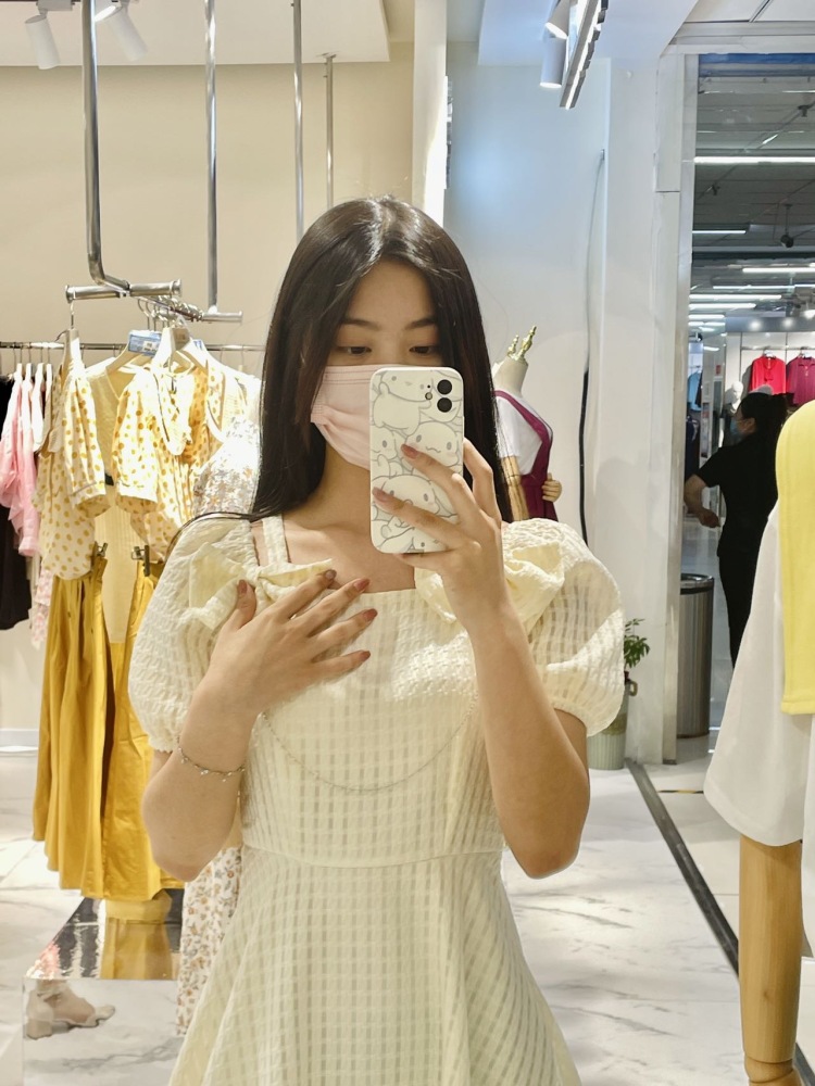 一个达不刘-河北省·沧州市·献县-抖音-服饰 美妆 包包，开箱测评都🉑️ ，喜欢化妆拍照身高168体重96斤 🧚‍♀️