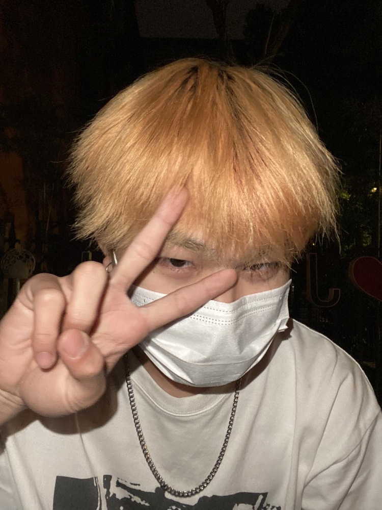 我想睡觉-河南省·洛阳市·涧西区-抖音某红薯快手-本人19，身高180体重60kg，接男装寄拍，买家秀，风格可多变，有摄影师，可快速完成，可长期合作