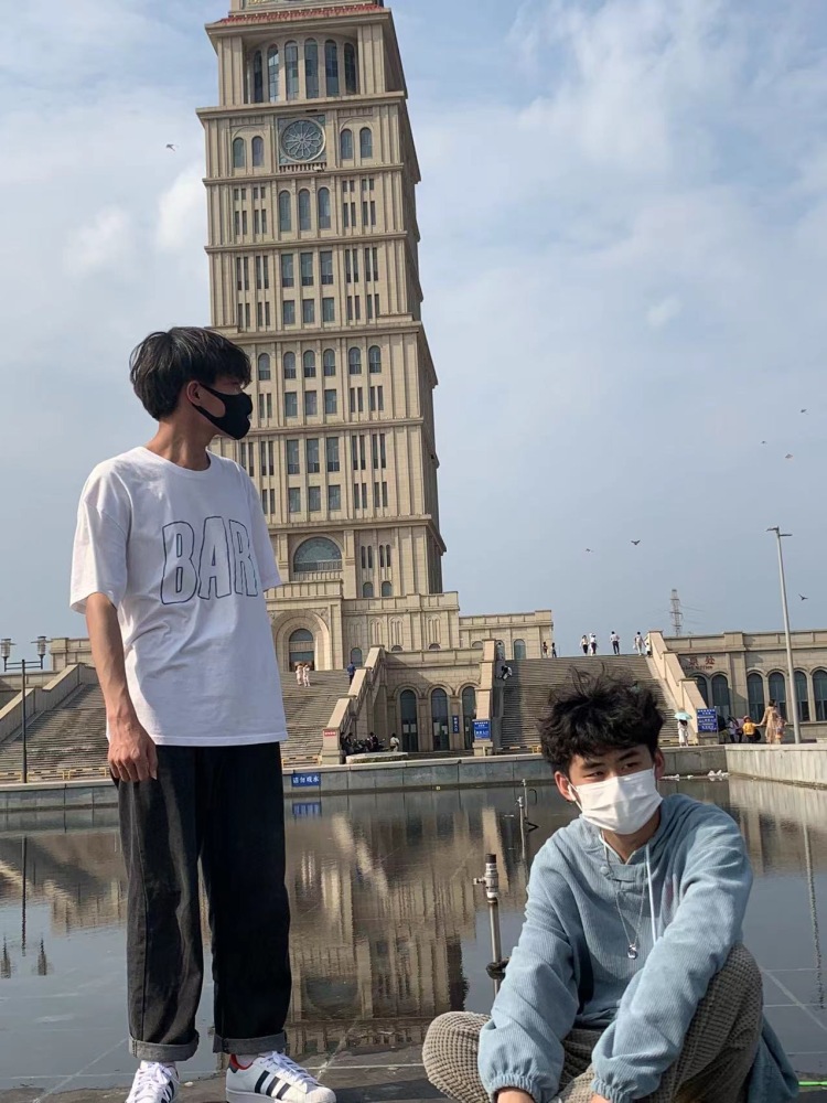 星祥-江西省·赣州市·章贡区-抖音,快手-我是一名学生 寄送拍 本人身高168 体重51kg 可拍👔裤子 项链
