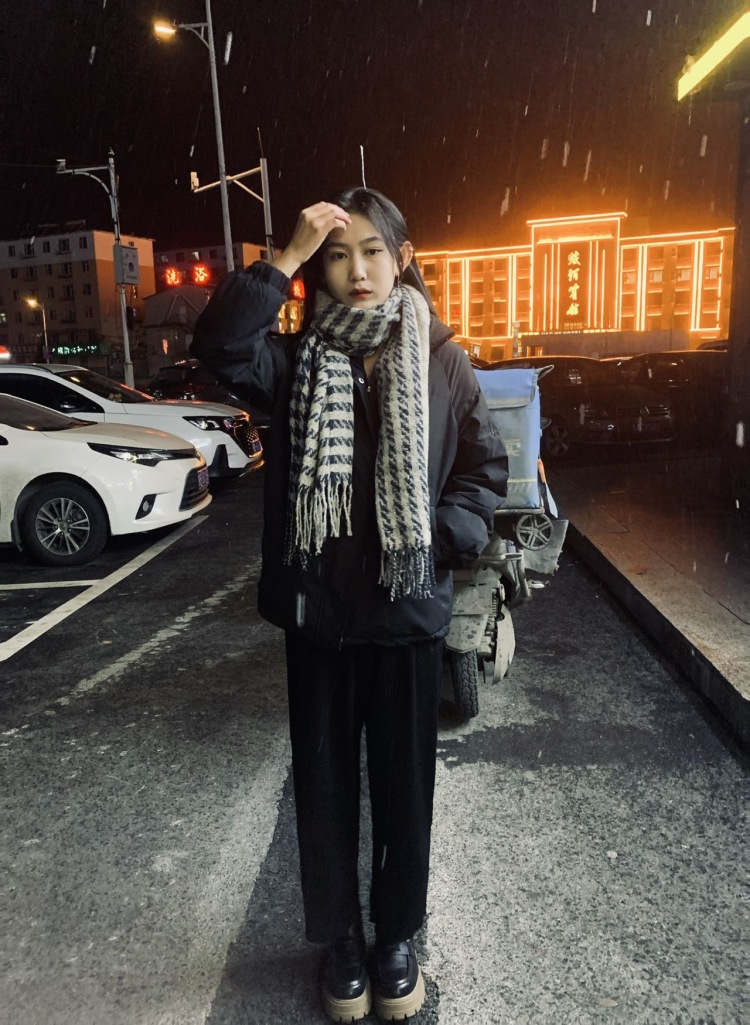 巴啦啦.-山东省·青岛市·城阳区-抖音 快手 微博-18 165 110 
会拍照📷会P图
寄拍 买家秀等
可以接受任何风格的衣服
