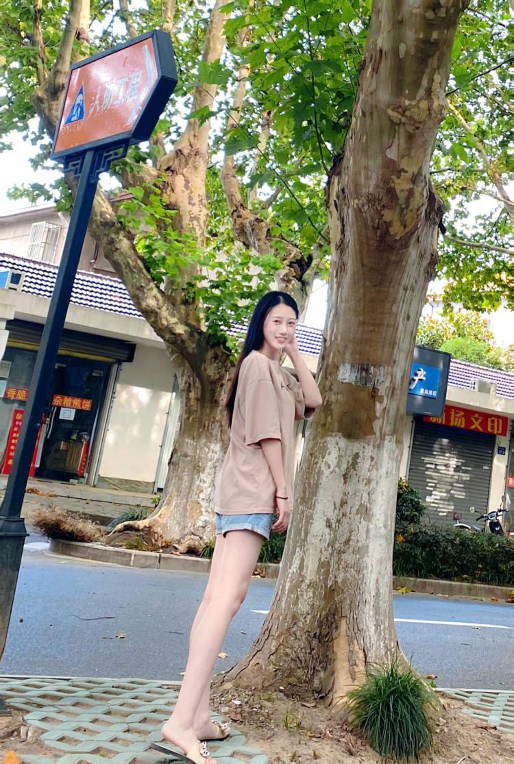 小婕baby-江苏省·扬州市·广陵区-抖音 某红薯-买家秀 平面模特兼职 喜欢拍照和p图 ，欢迎各位商家下单合作！