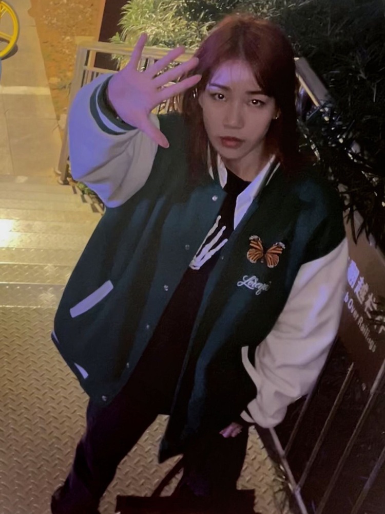 知-湖北省·武汉市·东西湖区--想当寄拍,本人身高164cm,体重50kg,平时走的嘻哈风、辣妹风,希望能接到一些衣服饰品的寄拍。
