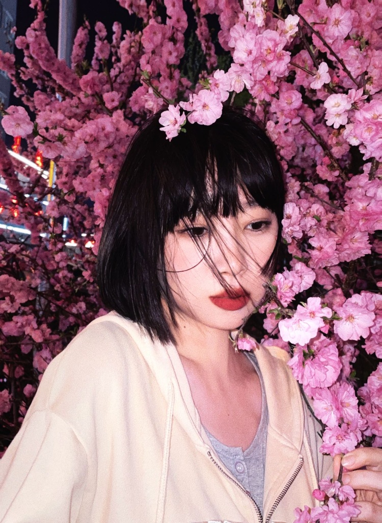 璐啦啦璐👧-吉林省·长春市·南关区-抖音 某红薯-接各种寄拍 服饰 首饰 鞋子 包包等 价格可议 身高160 体重50kg