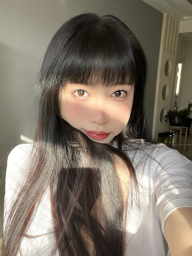 璐啦啦璐👧-吉林省·长春市·南关区-抖音 某红薯-接各种寄拍 服饰 首饰 鞋子 包包等 价格可议 身高160 体重50kg