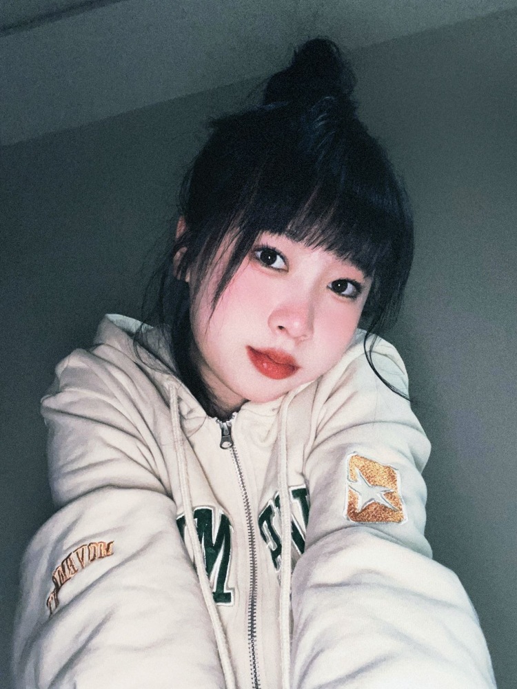 璐啦啦璐👧-吉林省·长春市·南关区-抖音 某红薯-接各种寄拍 服饰 首饰 鞋子 包包等 价格可议 身高160 体重50kg