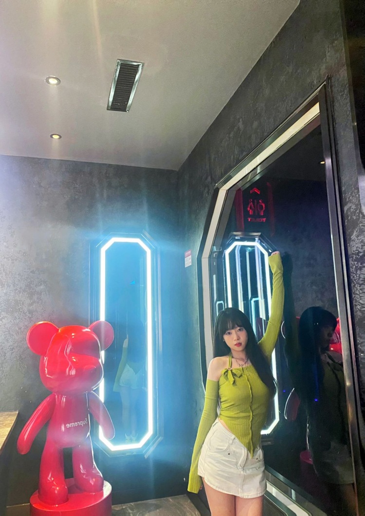 璐啦啦璐👧-吉林省·长春市·南关区-抖音 某红薯-接各种寄拍 服饰 首饰 鞋子 包包等 价格可议 身高160 体重50kg